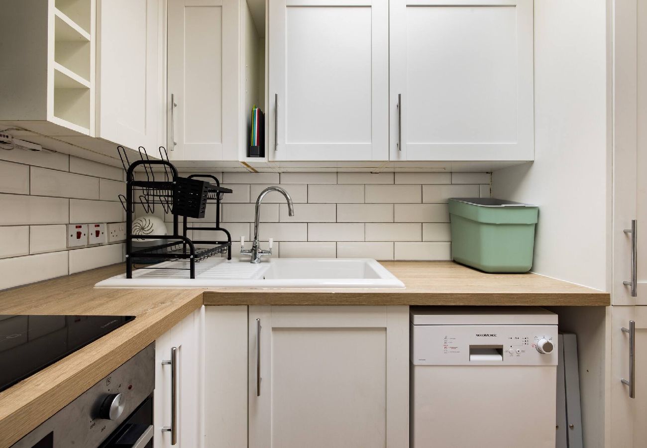 Apartment in London - Modern Apartment near City Airport by Wild Roses 