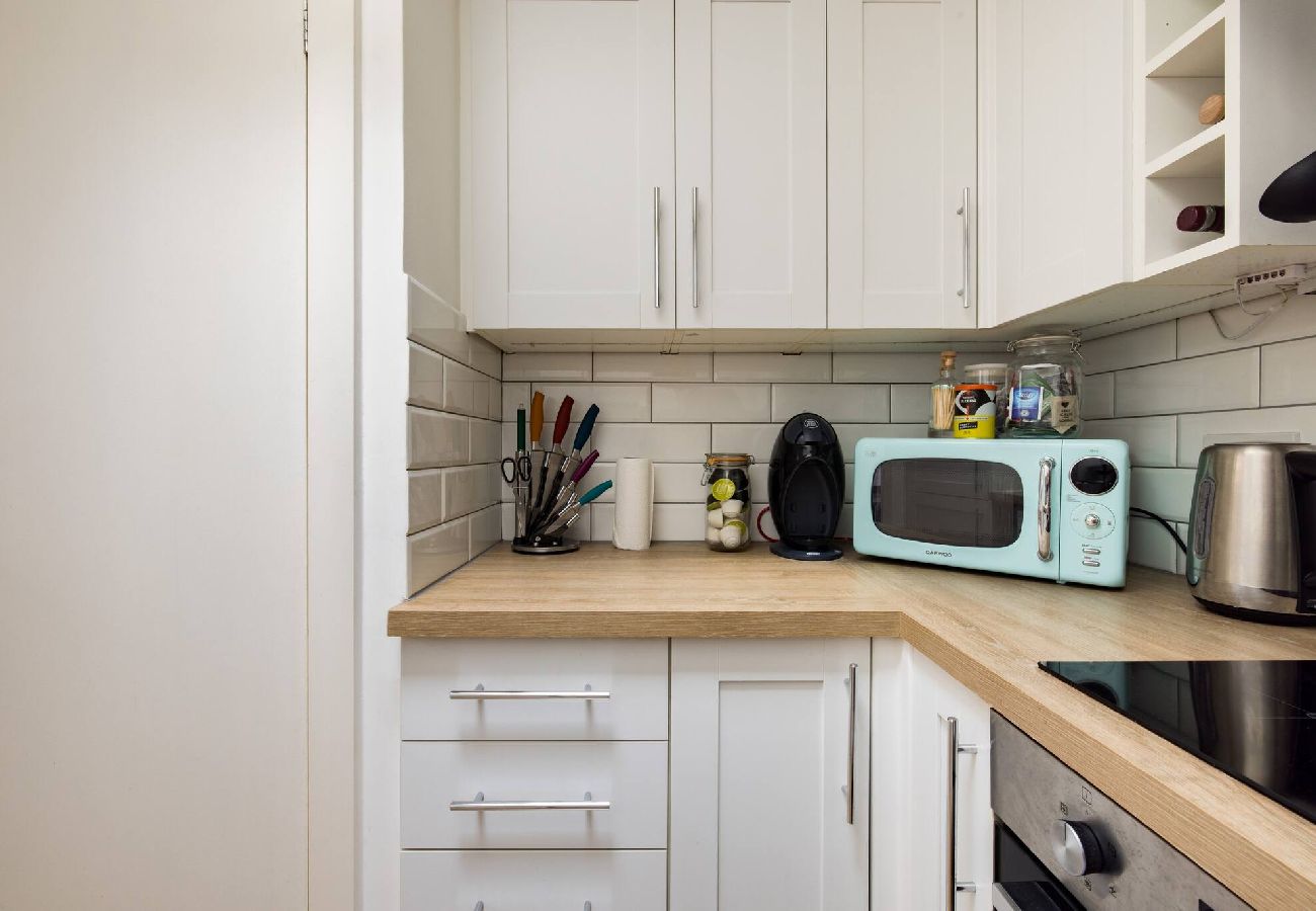 Apartment in London - Modern Apartment near City Airport by Wild Roses 