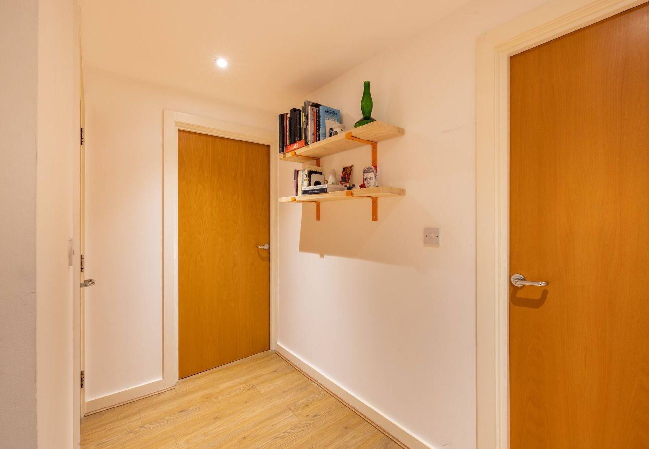 Apartment in London - Modern Apartment near City Airport by Wild Roses 