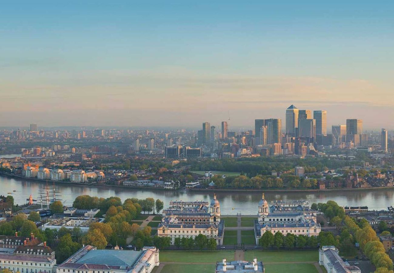 Apartment in London - Modern Apartment near City Airport by Wild Roses 