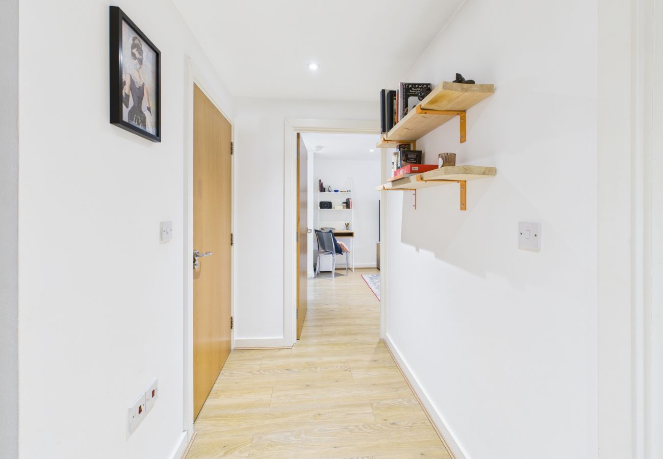 Apartment in London - Modern Apartment near City Airport by Wild Roses 