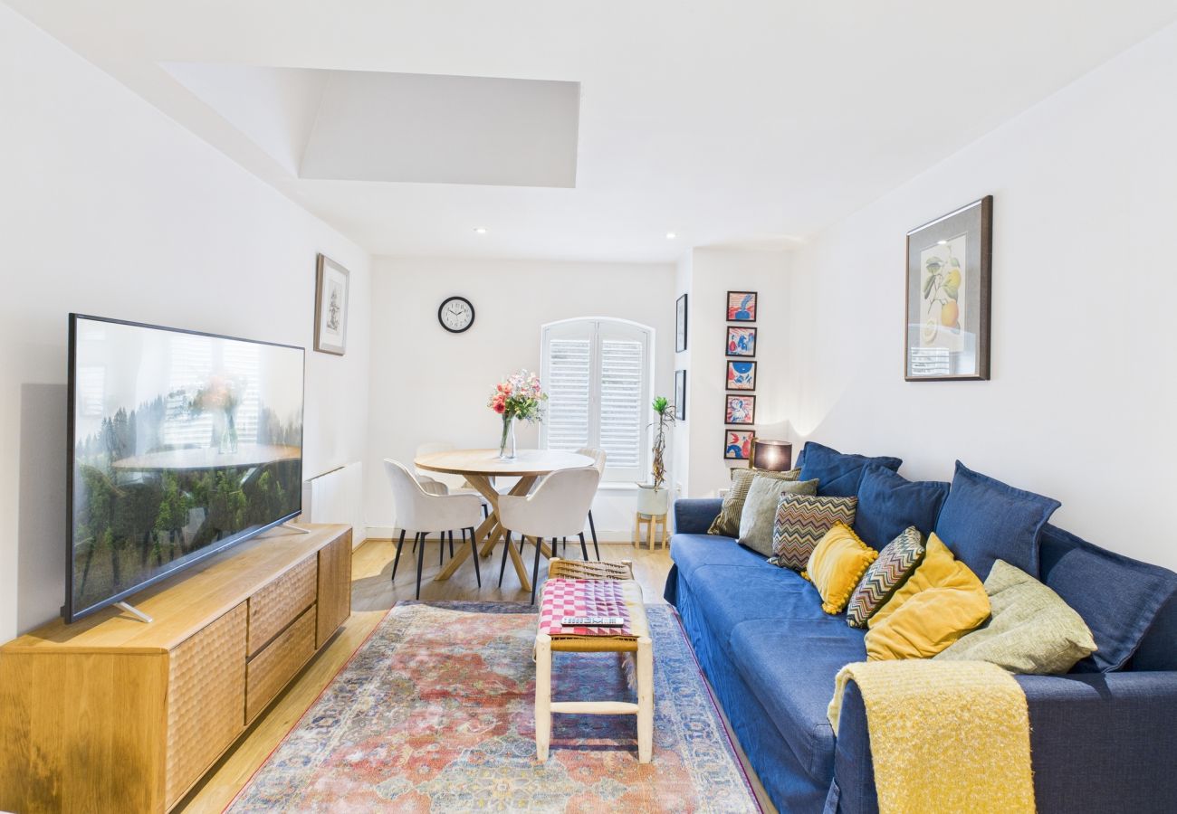 Apartment in London - Modern Apartment near City Airport by Wild Roses 