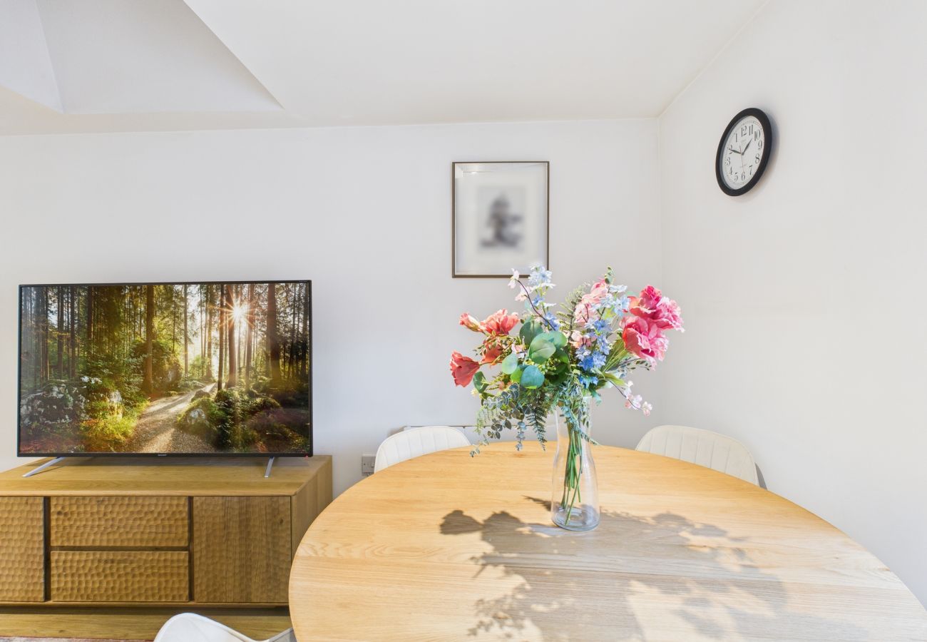 Apartment in London - Modern Apartment near City Airport by Wild Roses 