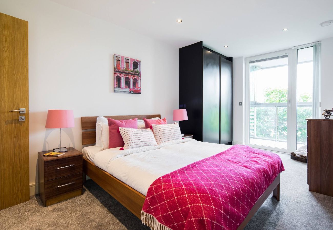 Apartment in London - Greenwich Riverside 2 Bed Apartment by Wild Roses 
