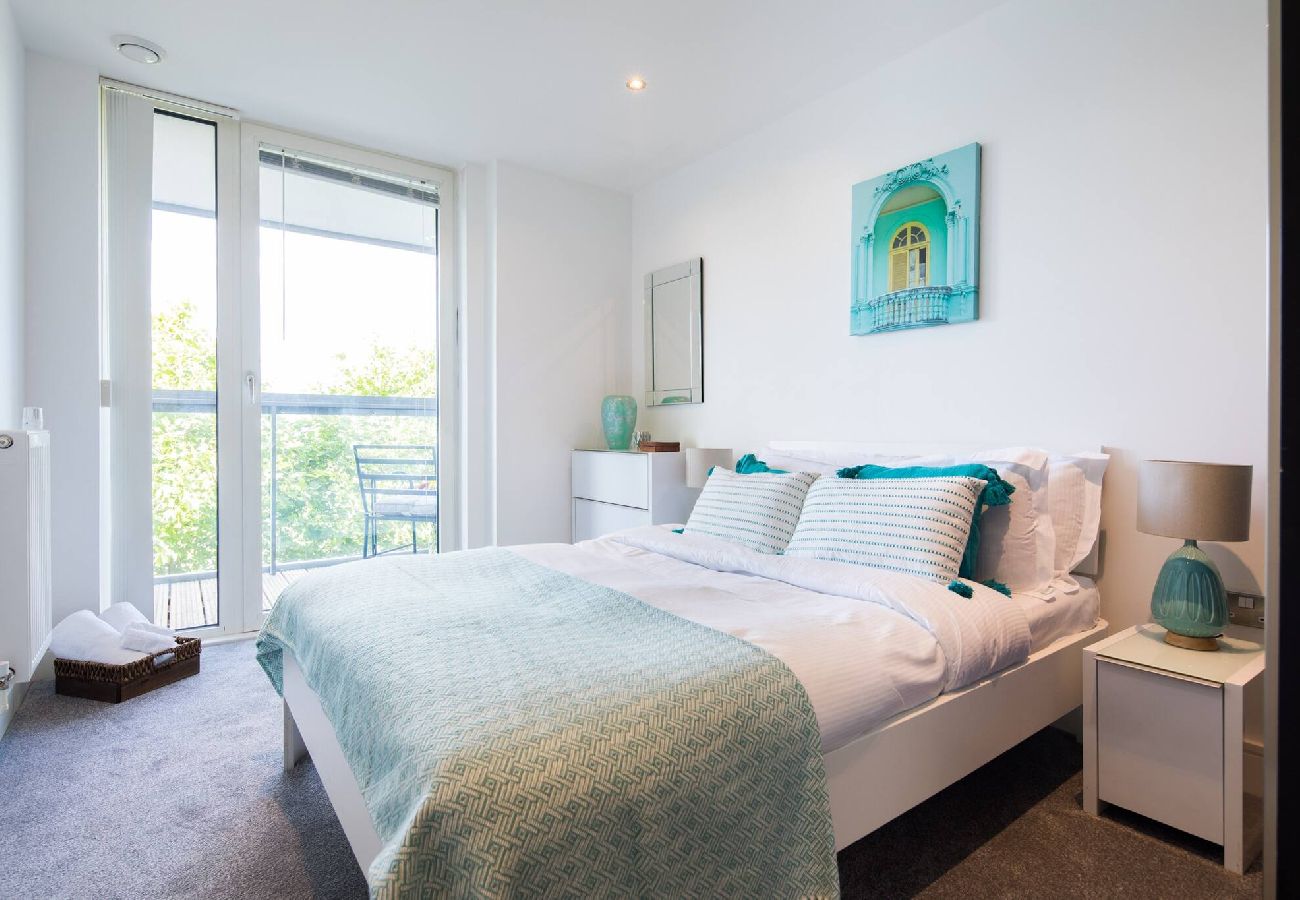 Apartment in London - Greenwich Riverside 2 Bed Apartment by Wild Roses 