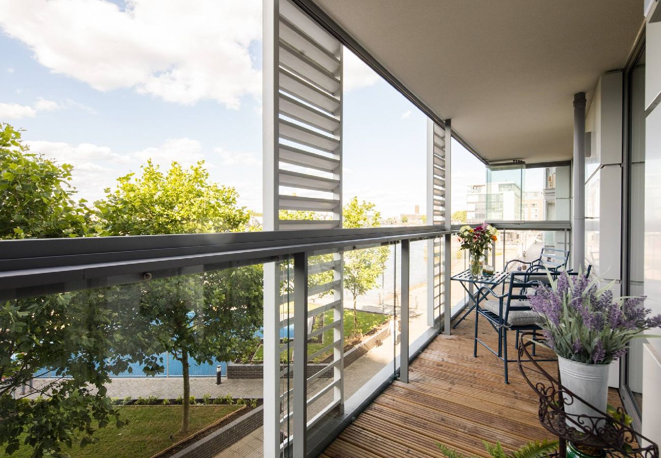 Apartment in London - Greenwich Riverside 2 Bed Apartment by Wild Roses 