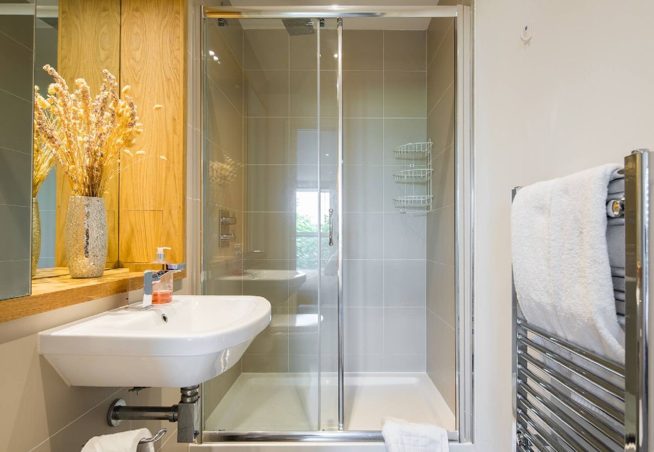 Apartment in London - Greenwich Riverside 2 Bed Apartment by Wild Roses 