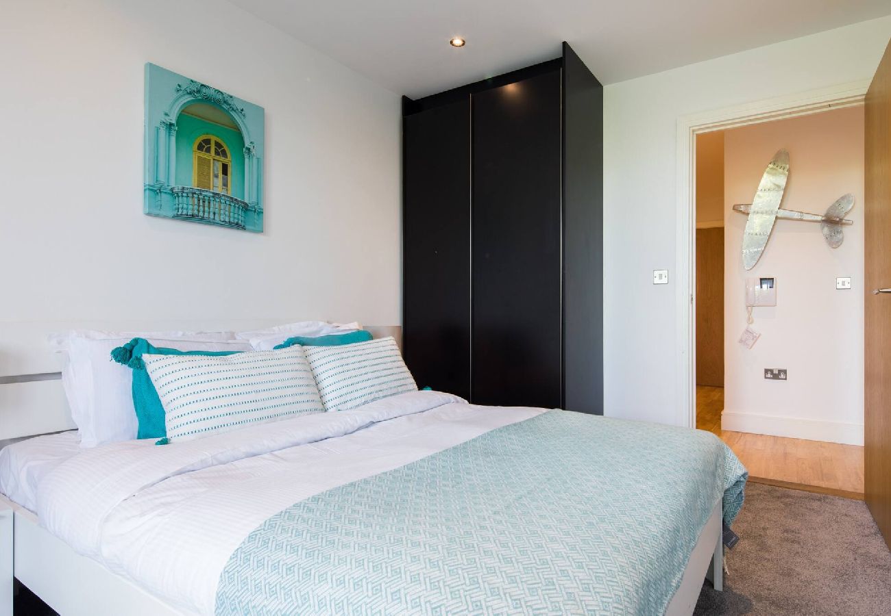Apartment in London - Greenwich Riverside 2 Bed Apartment by Wild Roses 