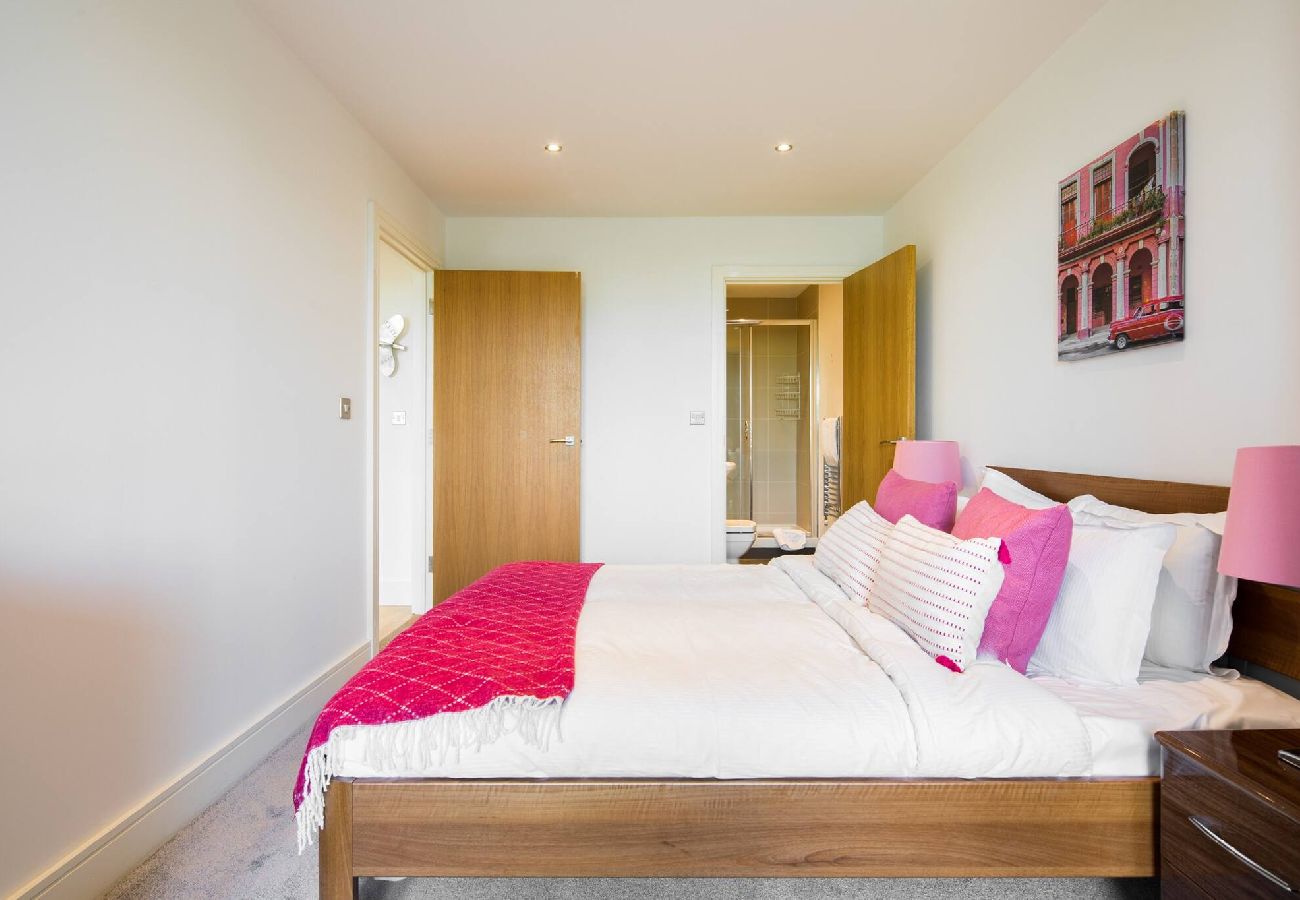Apartment in London - Greenwich Riverside 2 Bed Apartment by Wild Roses 