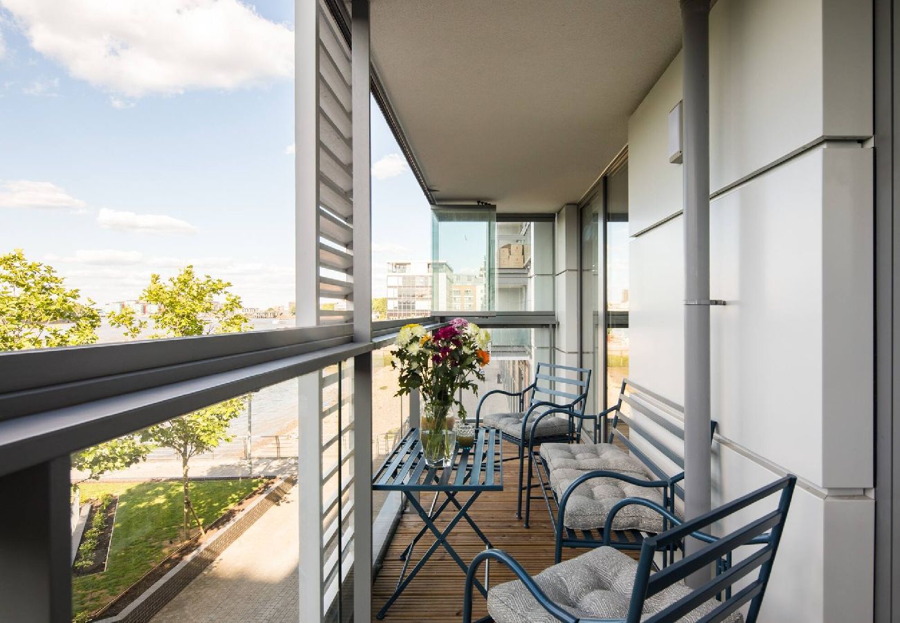 Apartment in London - Greenwich Riverside 2 Bed Apartment by Wild Roses 