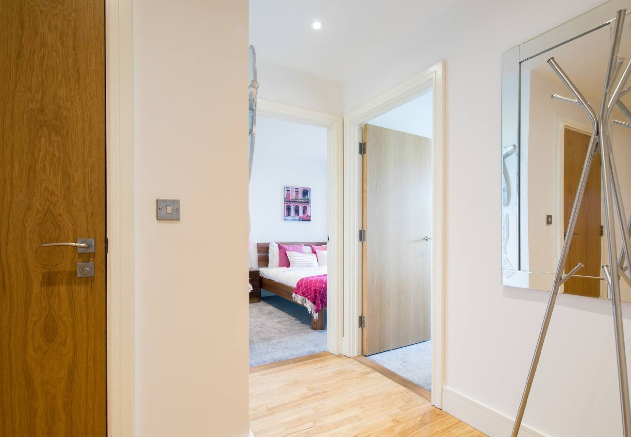 Apartment in London - Greenwich Riverside 2 Bed Apartment by Wild Roses 