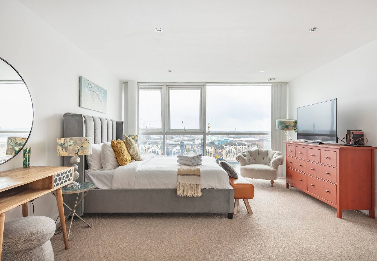 Rent by room in London - Waterfront | Excel | King Room 
