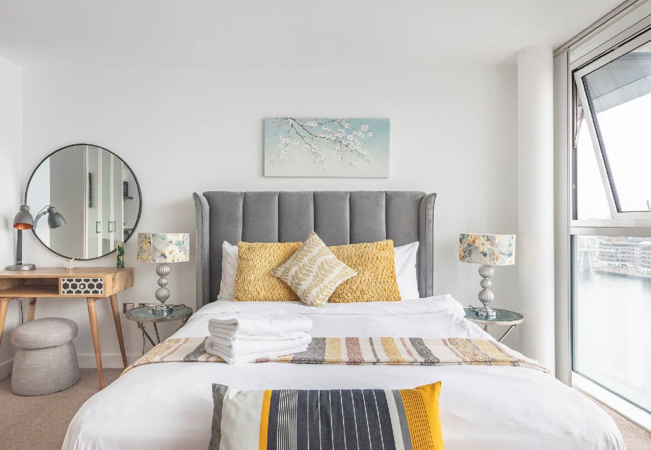 Rent by room in London - Waterfront | Excel | King Room 