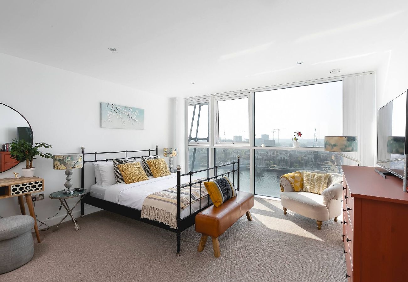 Rent by room in London - Waterfront | Excel | King Room 