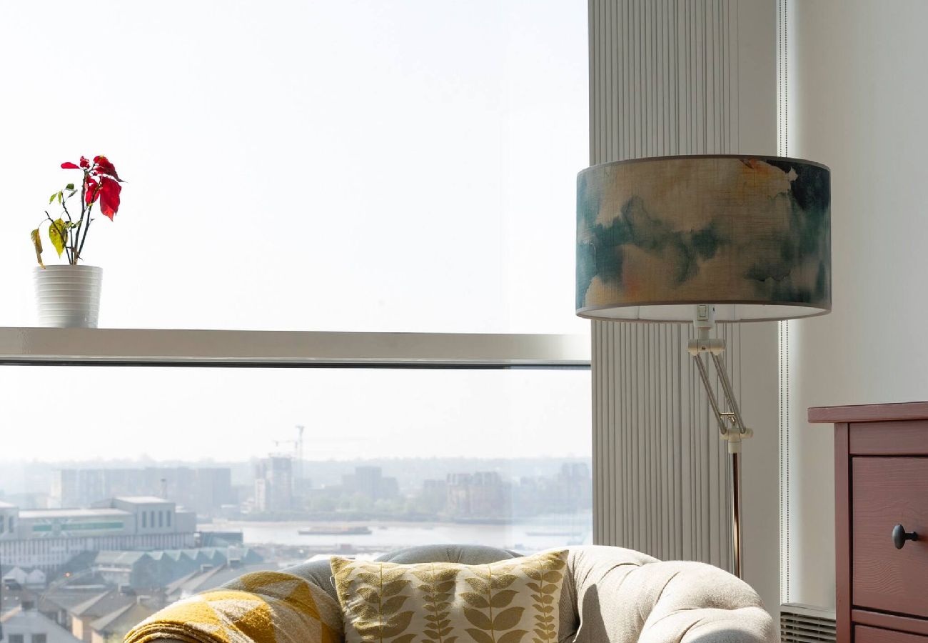 Rent by room in London - Waterfront | Excel | King Room 