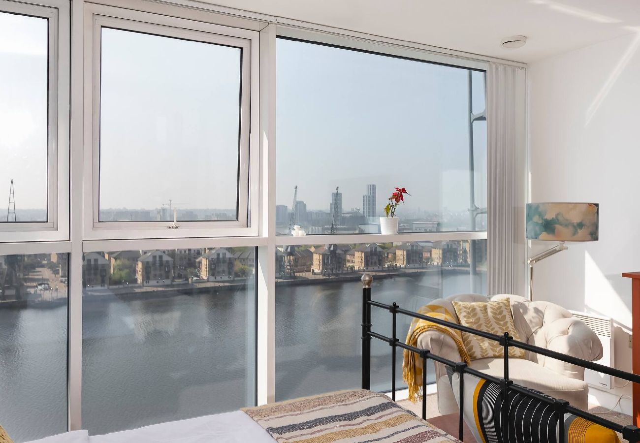 Rent by room in London - Waterfront | Excel | King Room 