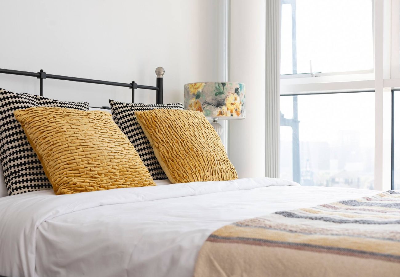 Rent by room in London - Waterfront | Excel | King Room 
