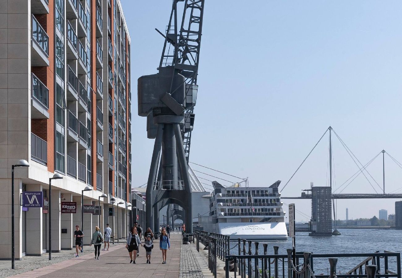 Rent by room in London - Waterfront | Excel | King Room 
