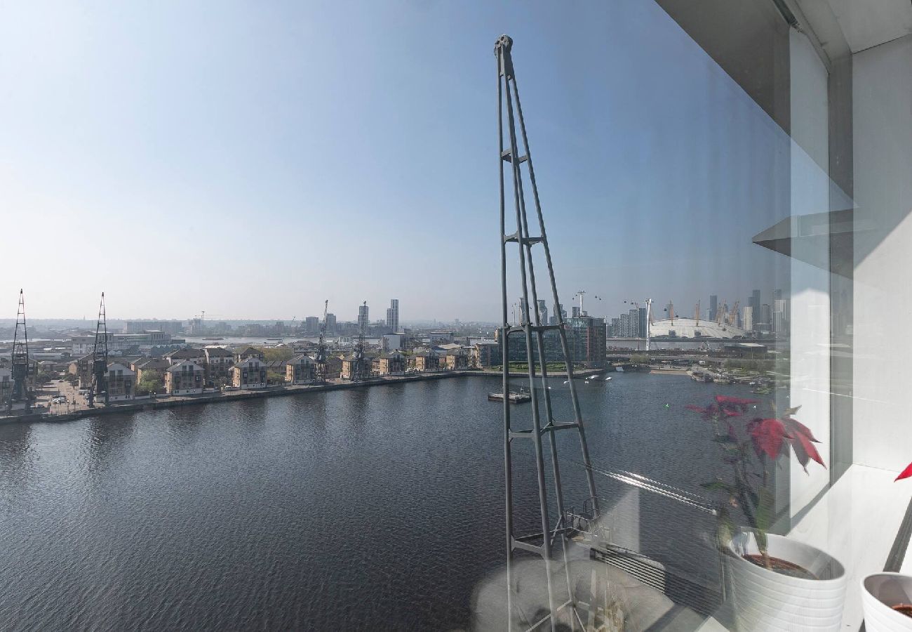 Rent by room in London - Waterfront | Excel | King Room 