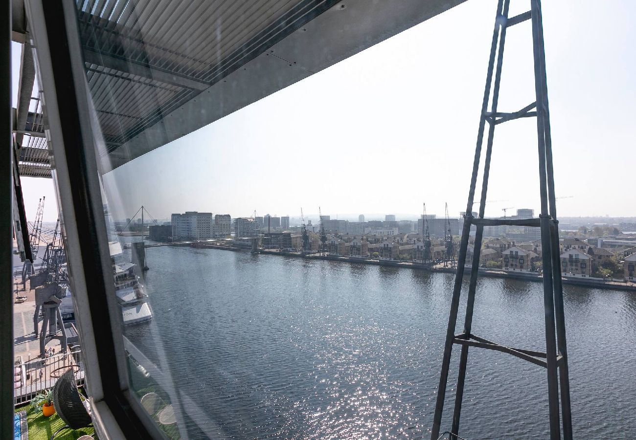 Rent by room in London - Waterfront | Excel | King Room 