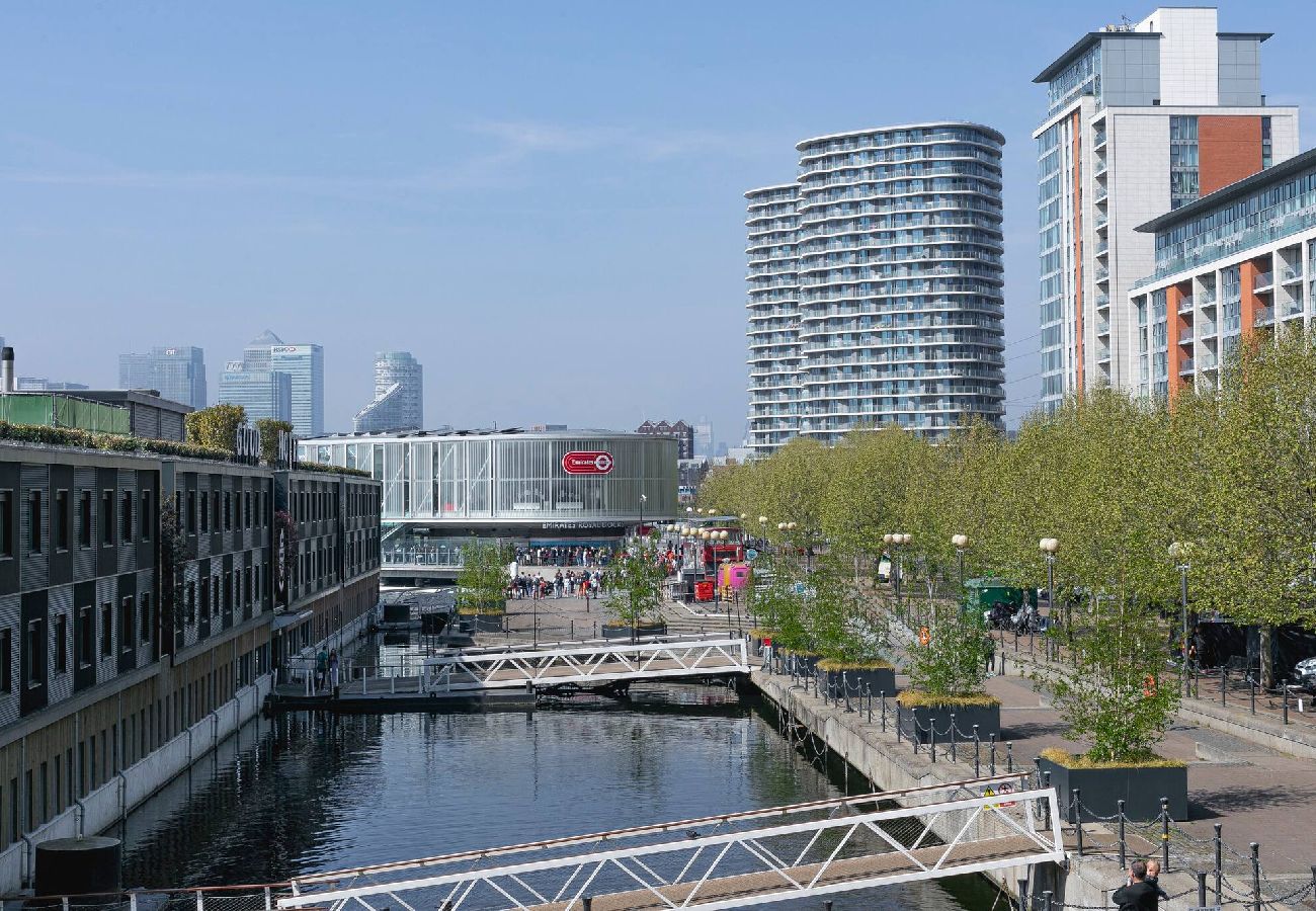 Rent by room in London - Waterfront | Excel | King Room 