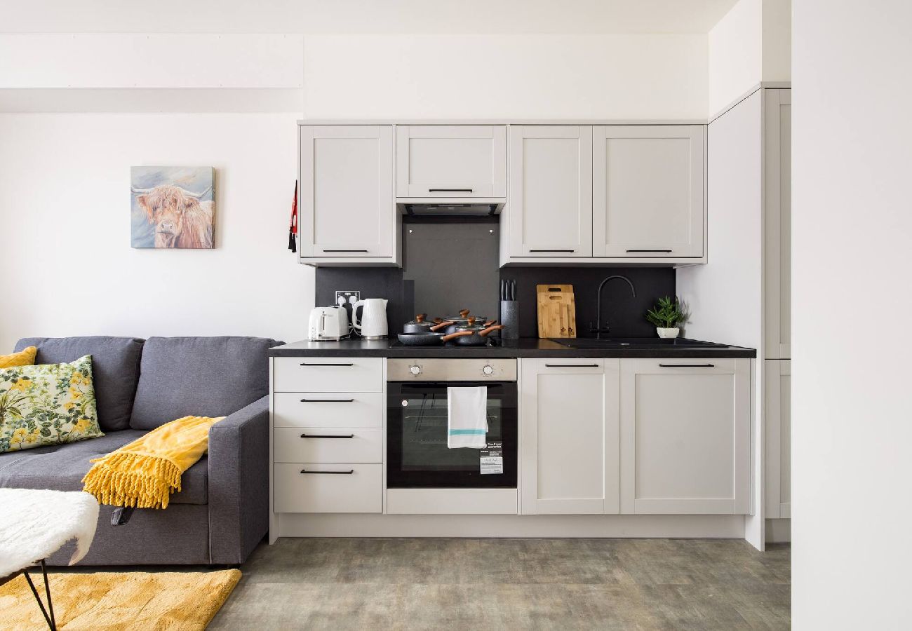 Apartment in London - Chic Retreat by Wild Roses - C 
