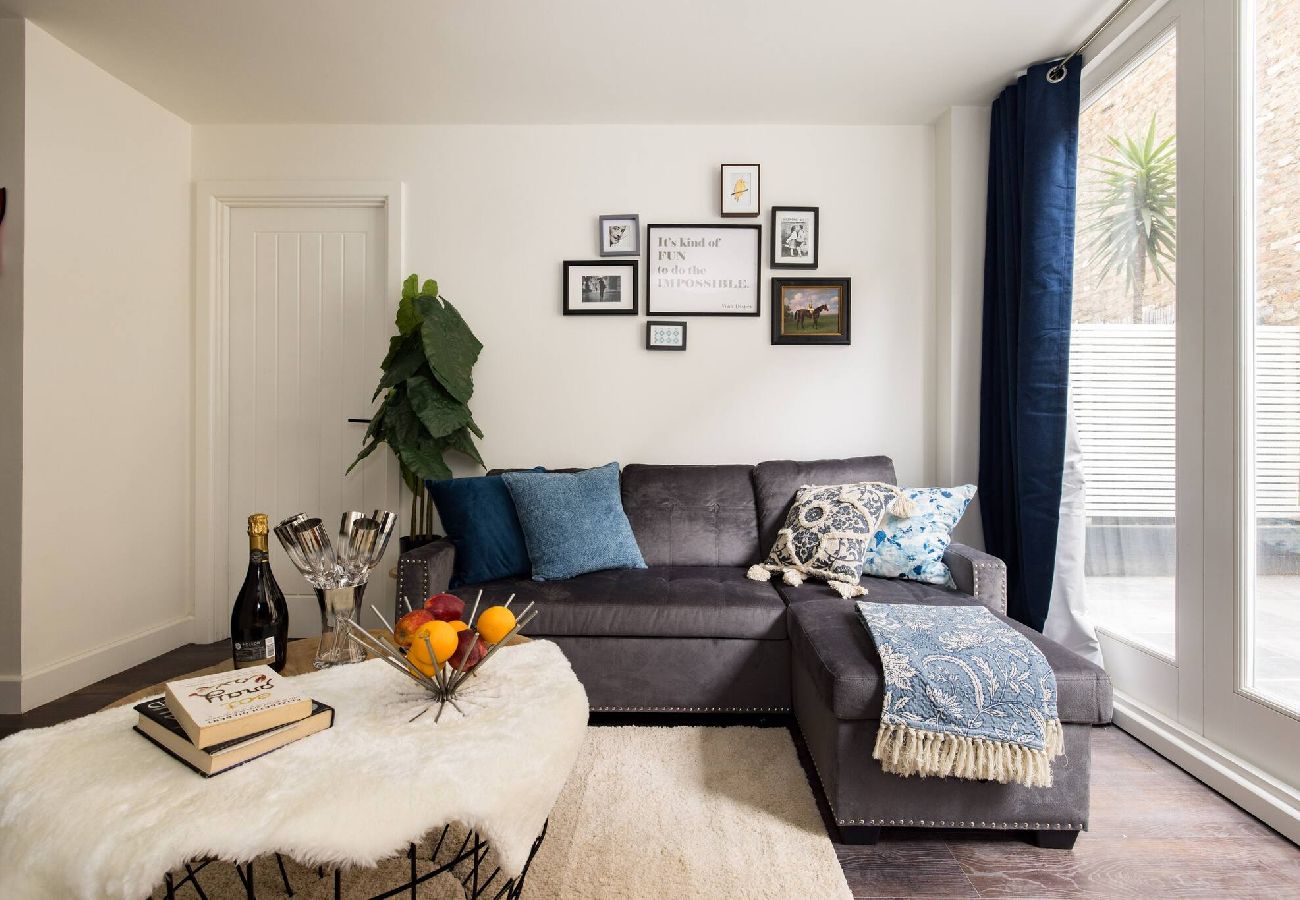 Apartment in London - Chic Retreat by Wild Roses - A 
