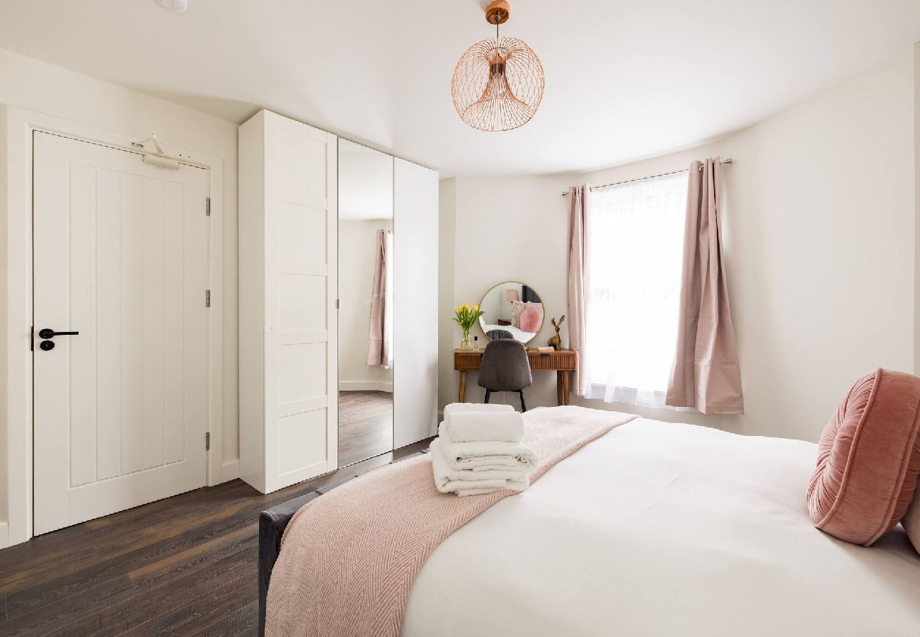 Apartment in London - Chic Retreat by Wild Roses - A 