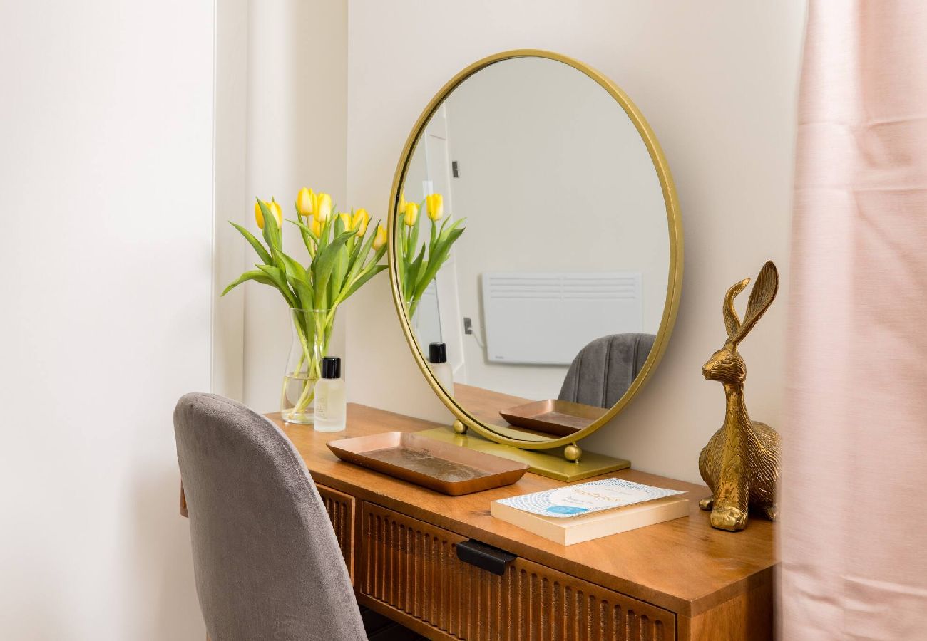 Apartment in London - Chic Retreat by Wild Roses - A 