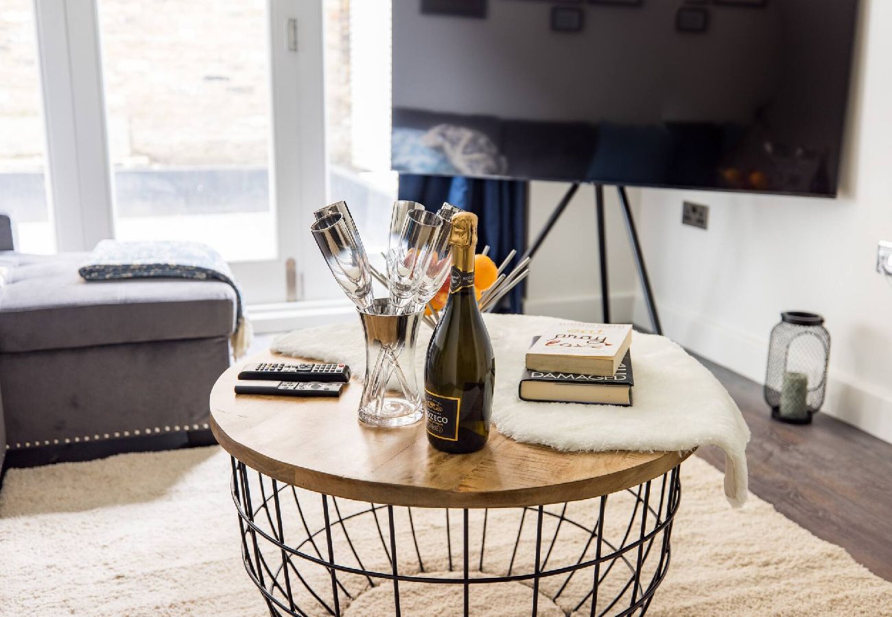 Apartment in London - Chic Retreat by Wild Roses - A 