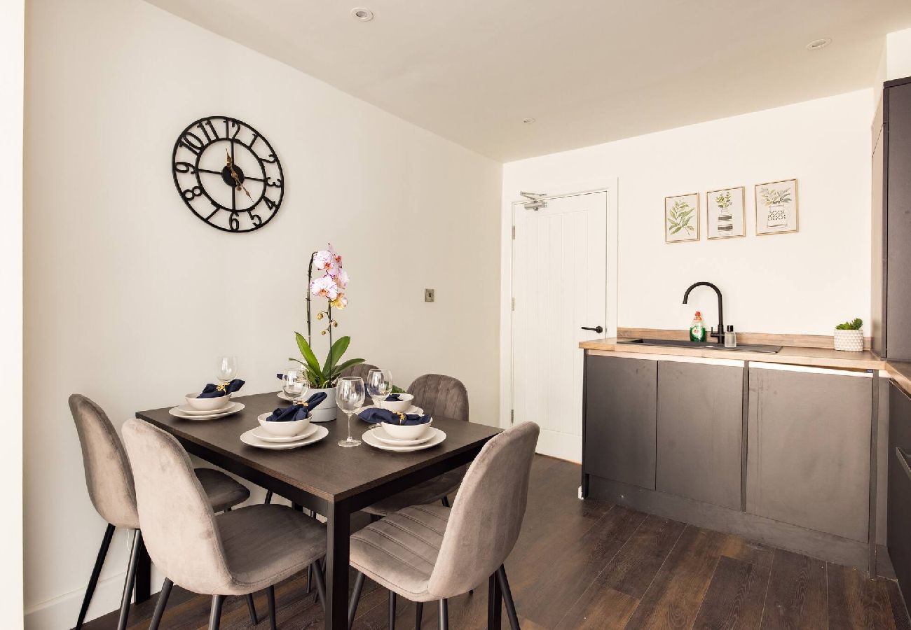 Apartment in London - Chic Retreat by Wild Roses - A 