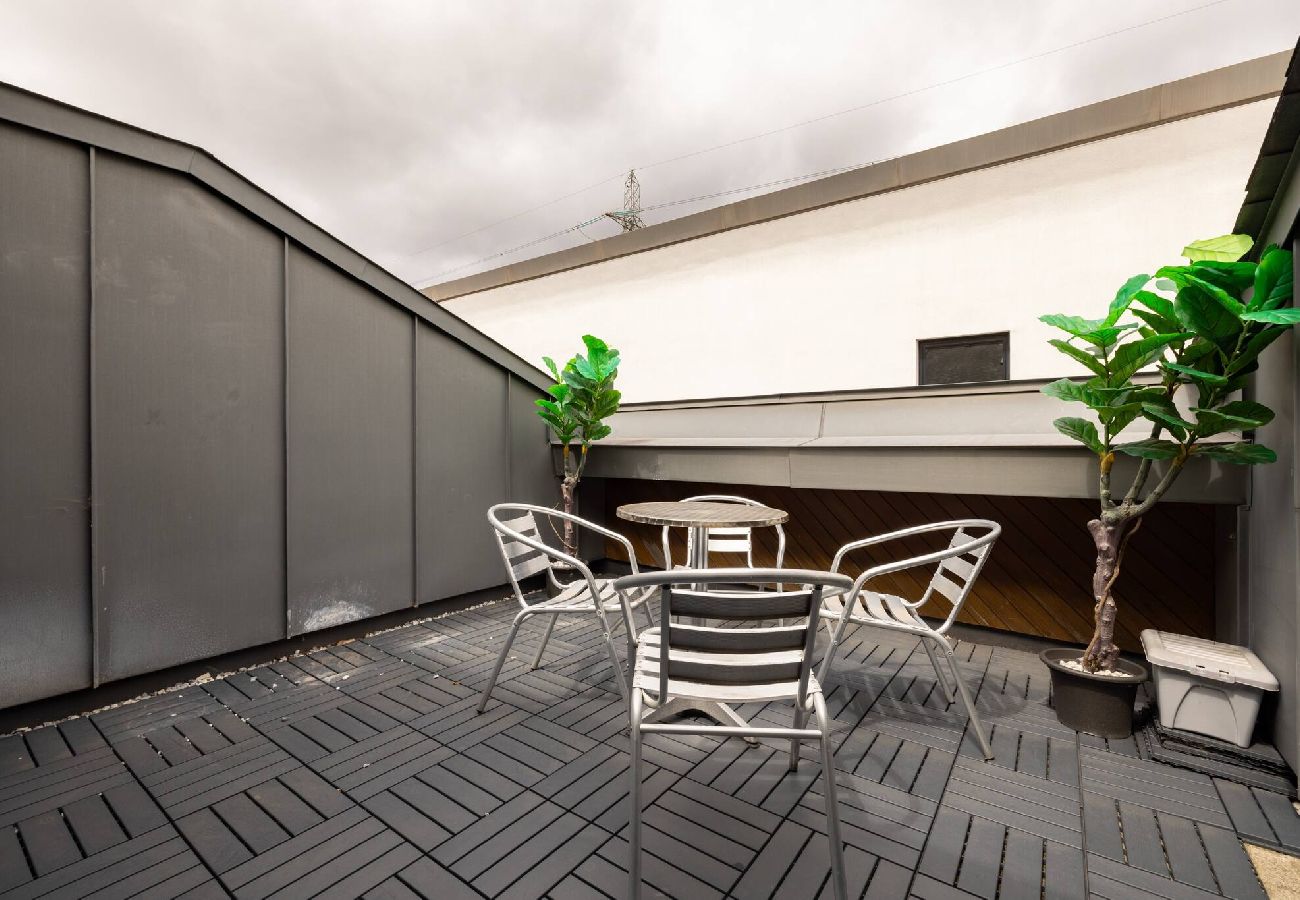 Apartment in London - ExCel Warehouse Conversion by Wild Roses - 2 