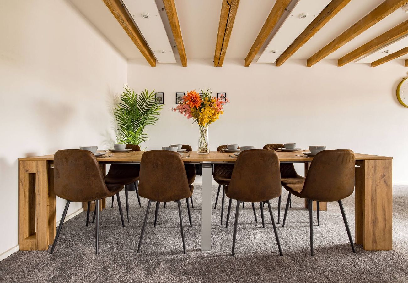 Apartment in London - ExCel Warehouse Conversion by Wild Roses - 2 