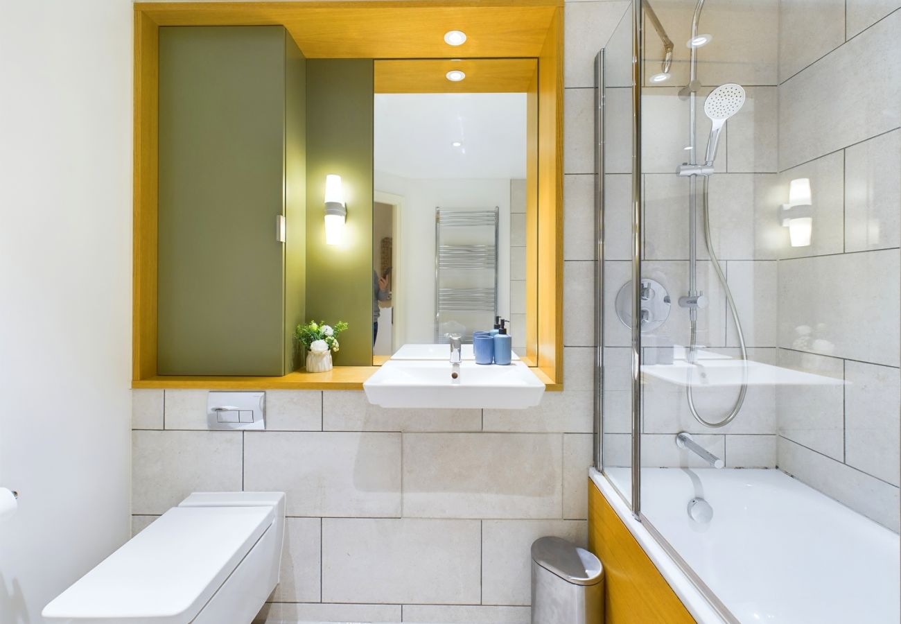 Apartment in Canning Town - Stylish Royal Docks Apartment by Wild Roses