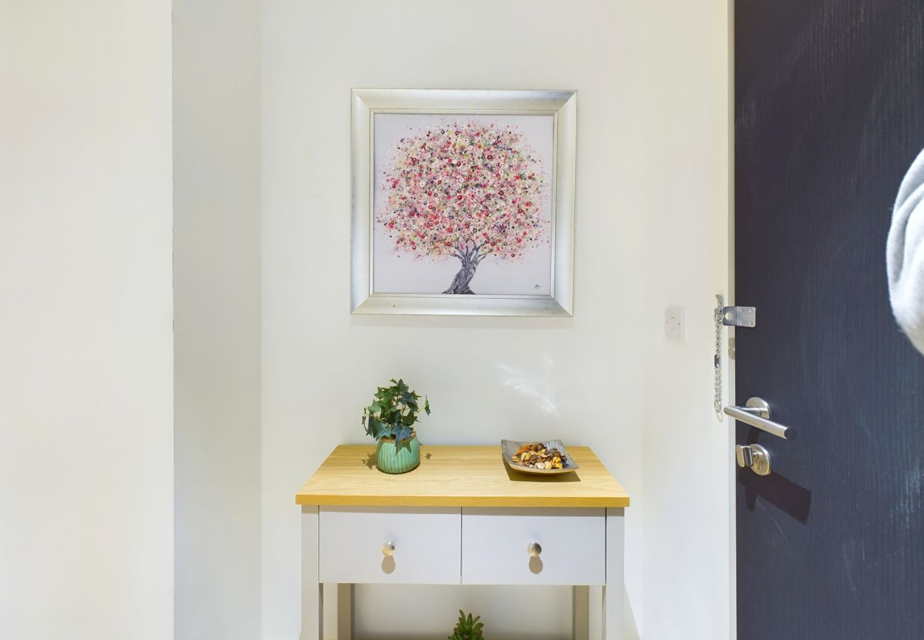 Apartment in Canning Town - Stylish Royal Docks Apartment by Wild Roses