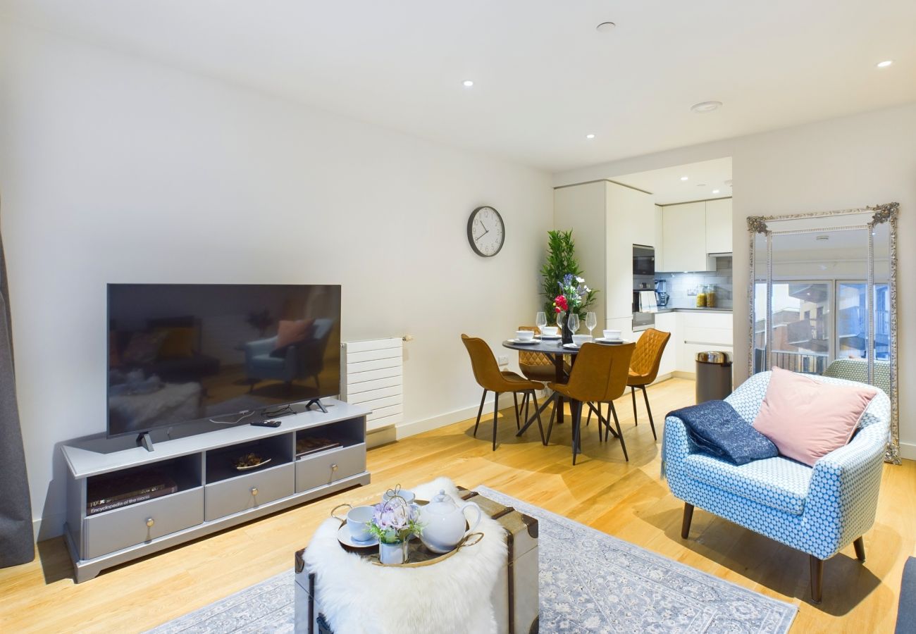 Apartment in Canning Town - Stylish Royal Docks Apartment by Wild Roses