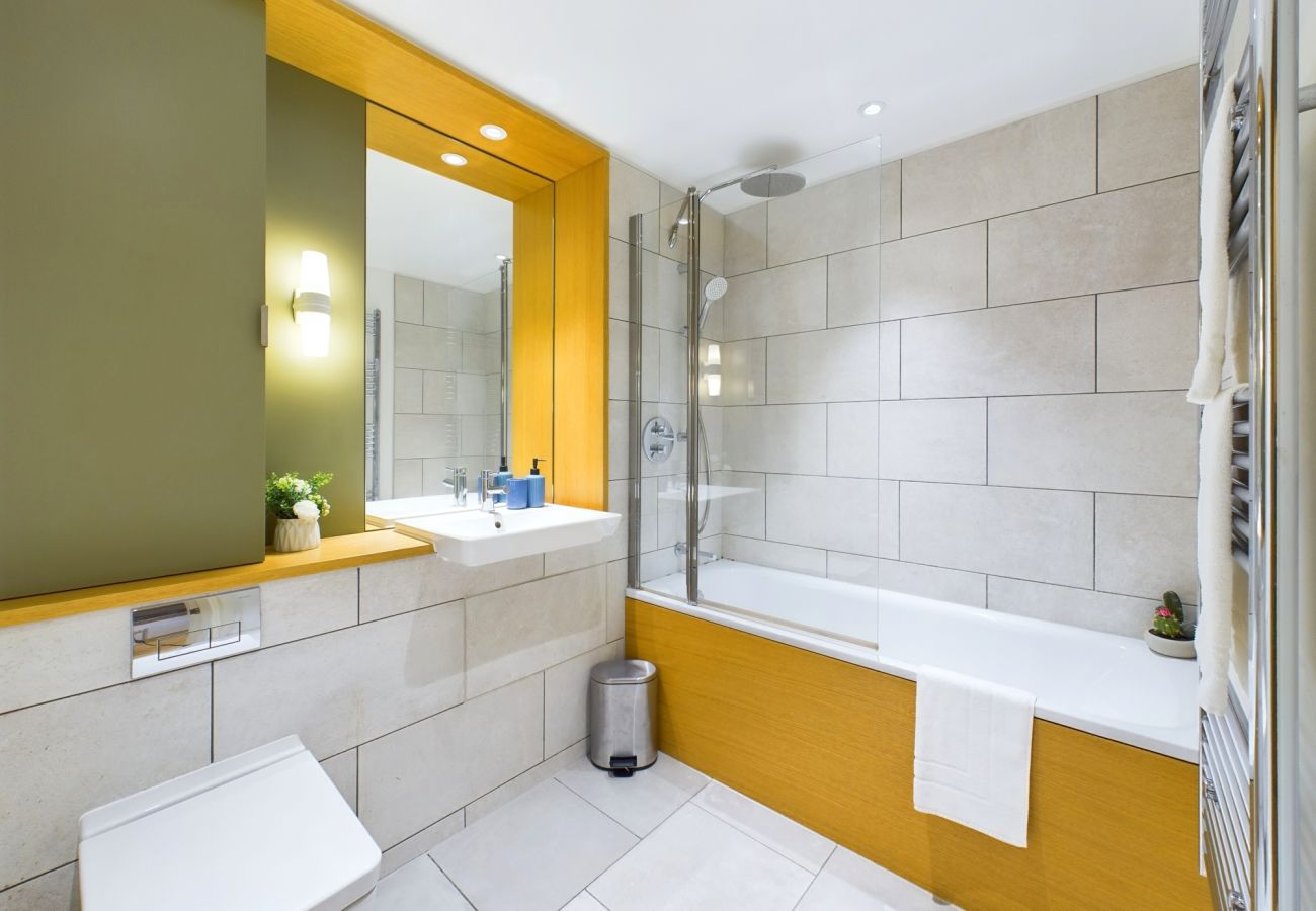 Apartment in Canning Town - Stylish Royal Docks Apartment by Wild Roses