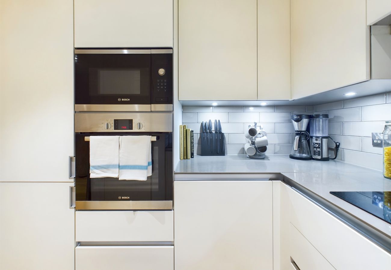 Apartment in Canning Town - Stylish Royal Docks Apartment by Wild Roses
