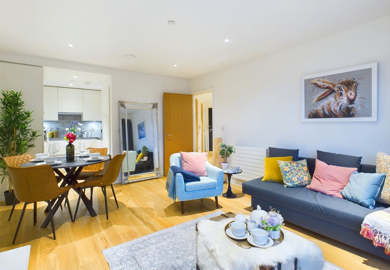 Apartment in Canning Town - Stylish Royal Docks Apartment by Wild Roses