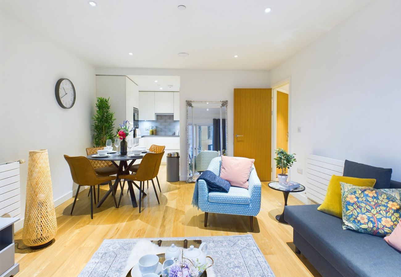 Apartment in Canning Town - Stylish Royal Docks Apartment by Wild Roses