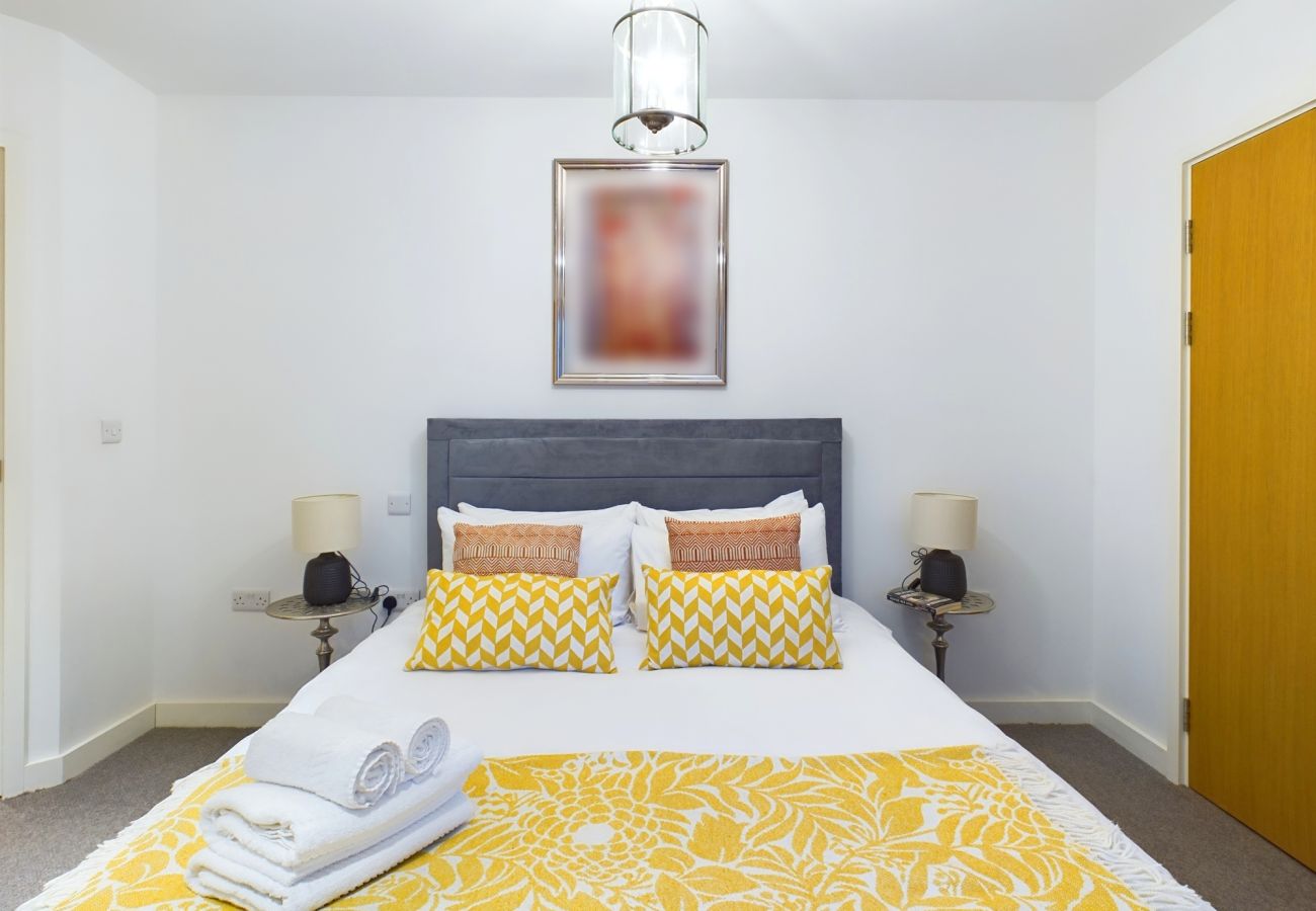 Apartment in Canning Town - Stylish Royal Docks Apartment by Wild Roses