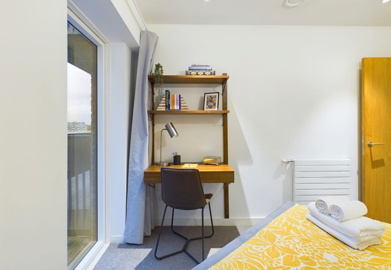 Apartment in Canning Town - Stylish Royal Docks Apartment by Wild Roses