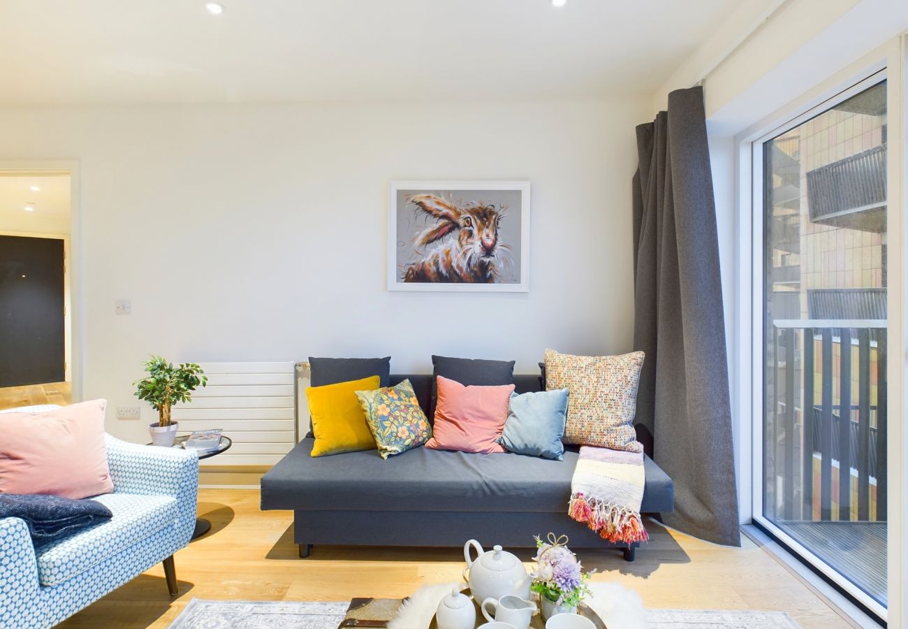 Apartment in Canning Town - Stylish Royal Docks Apartment by Wild Roses