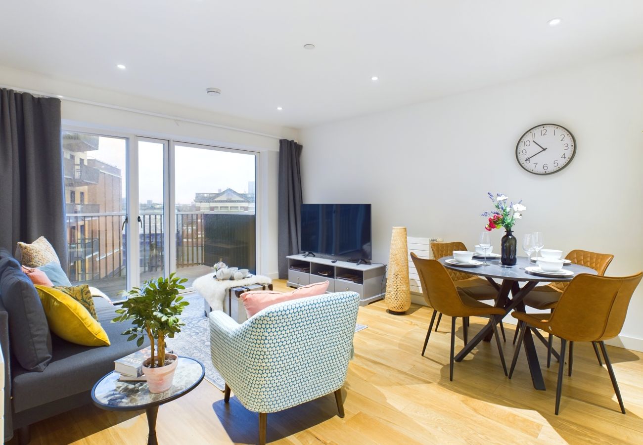 Apartment in Canning Town - Stylish Royal Docks Apartment by Wild Roses