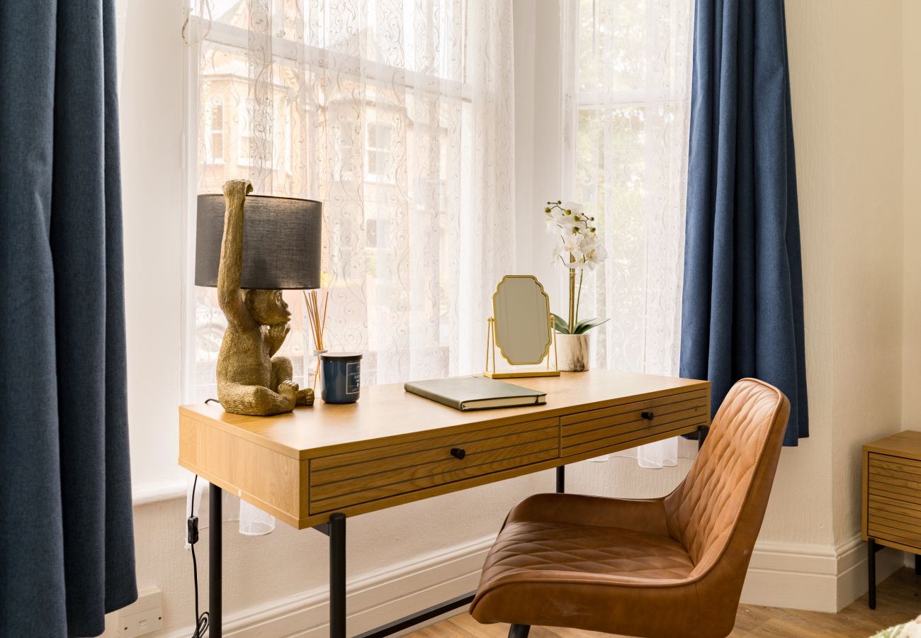Apartment in Greenwich - The Garden Nest – Victorian 2-Bed