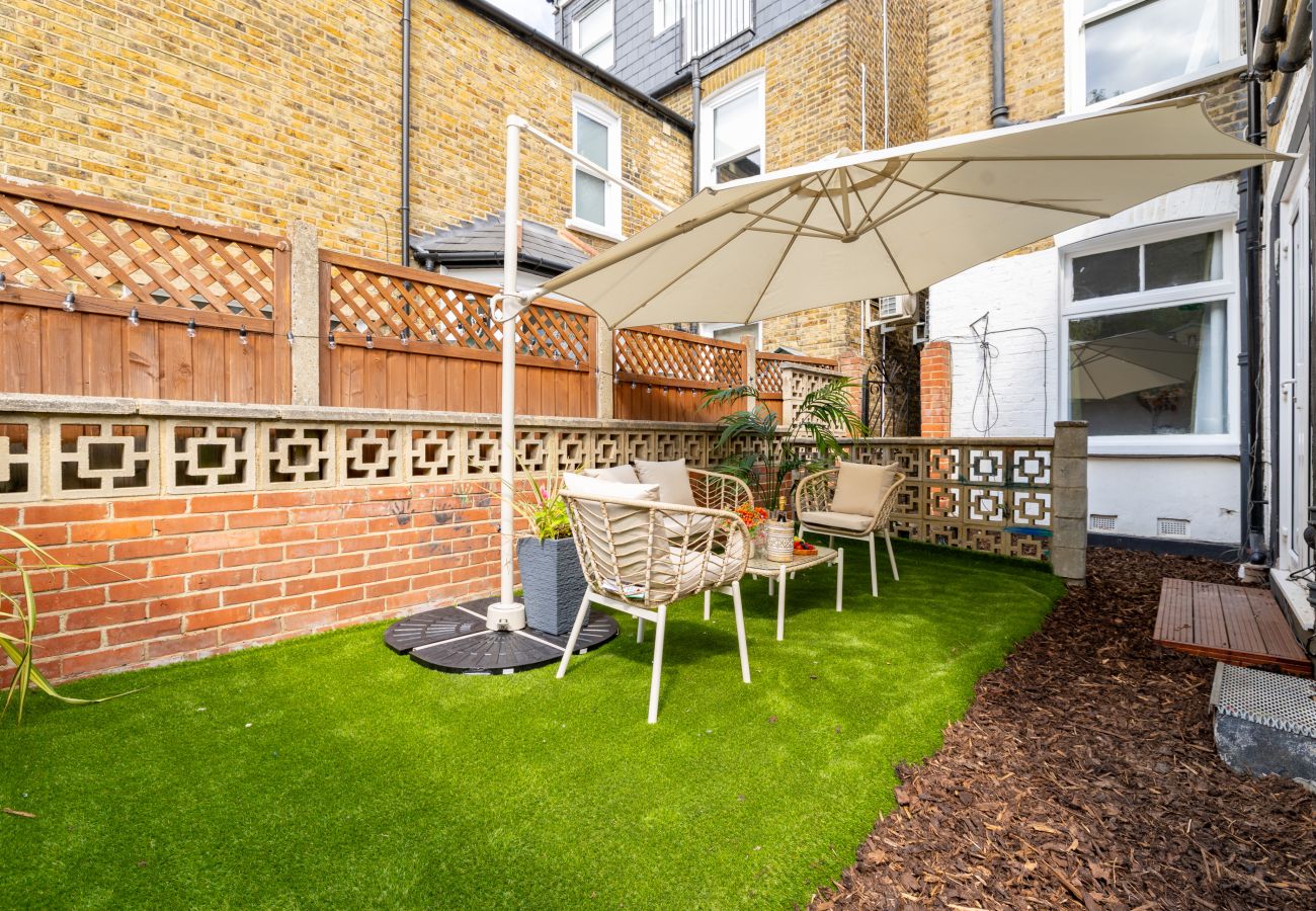 Apartment in Greenwich - The Garden Nest – Victorian 2-Bed