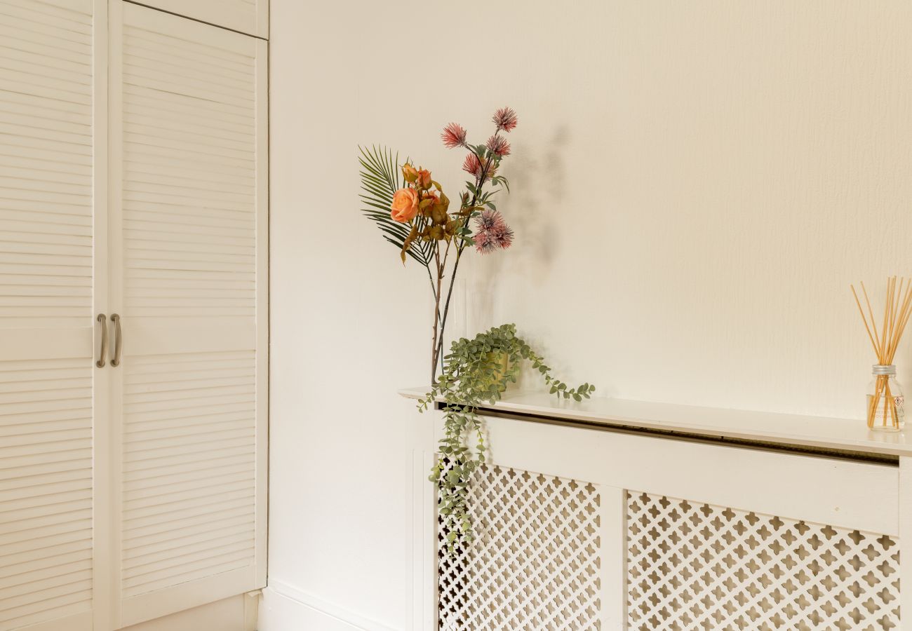 Apartment in Greenwich - The Garden Nest – Victorian 2-Bed