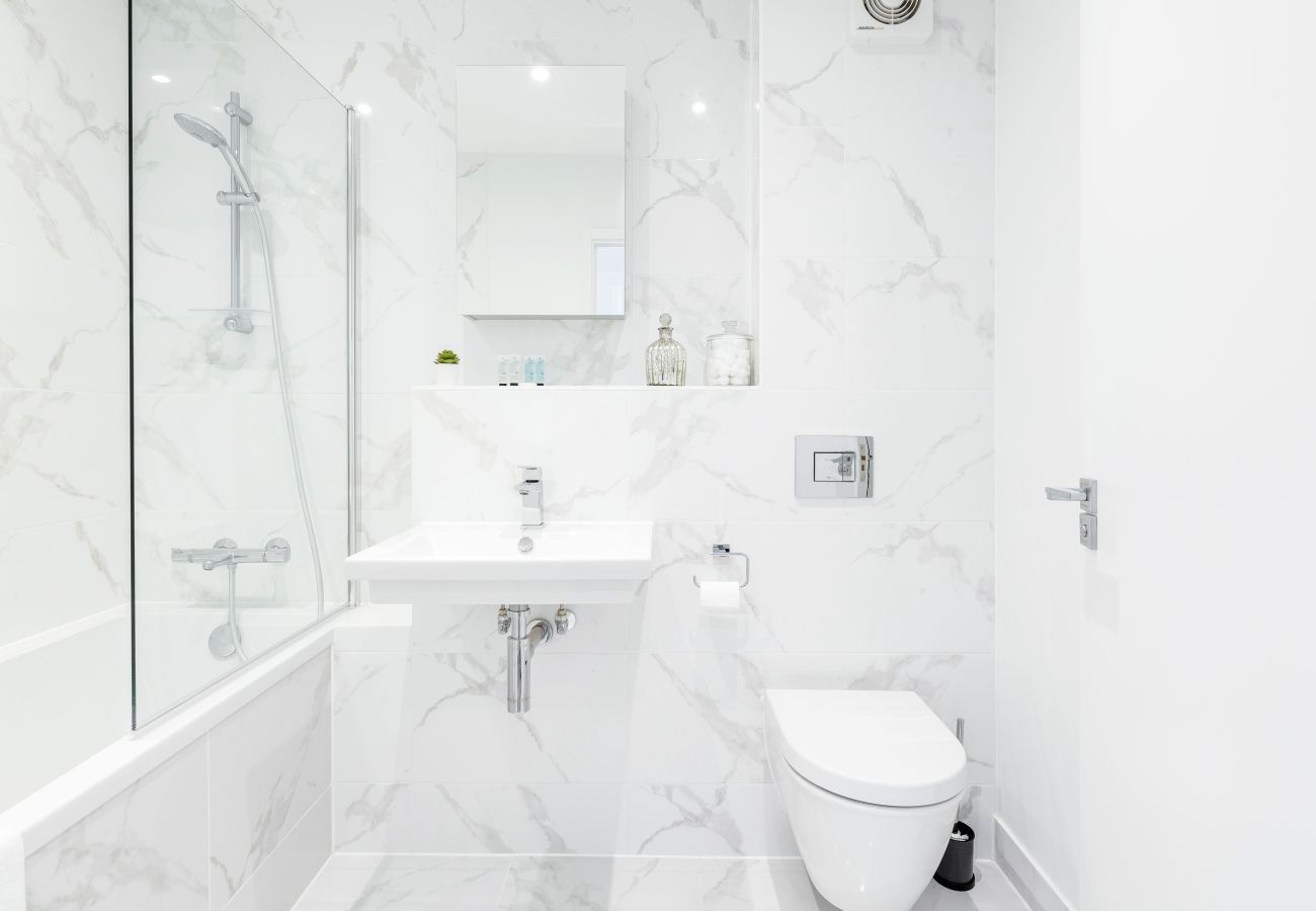 Apartment in London - Bermondsey Hideaway | Sleeps 8 | Wild Roses