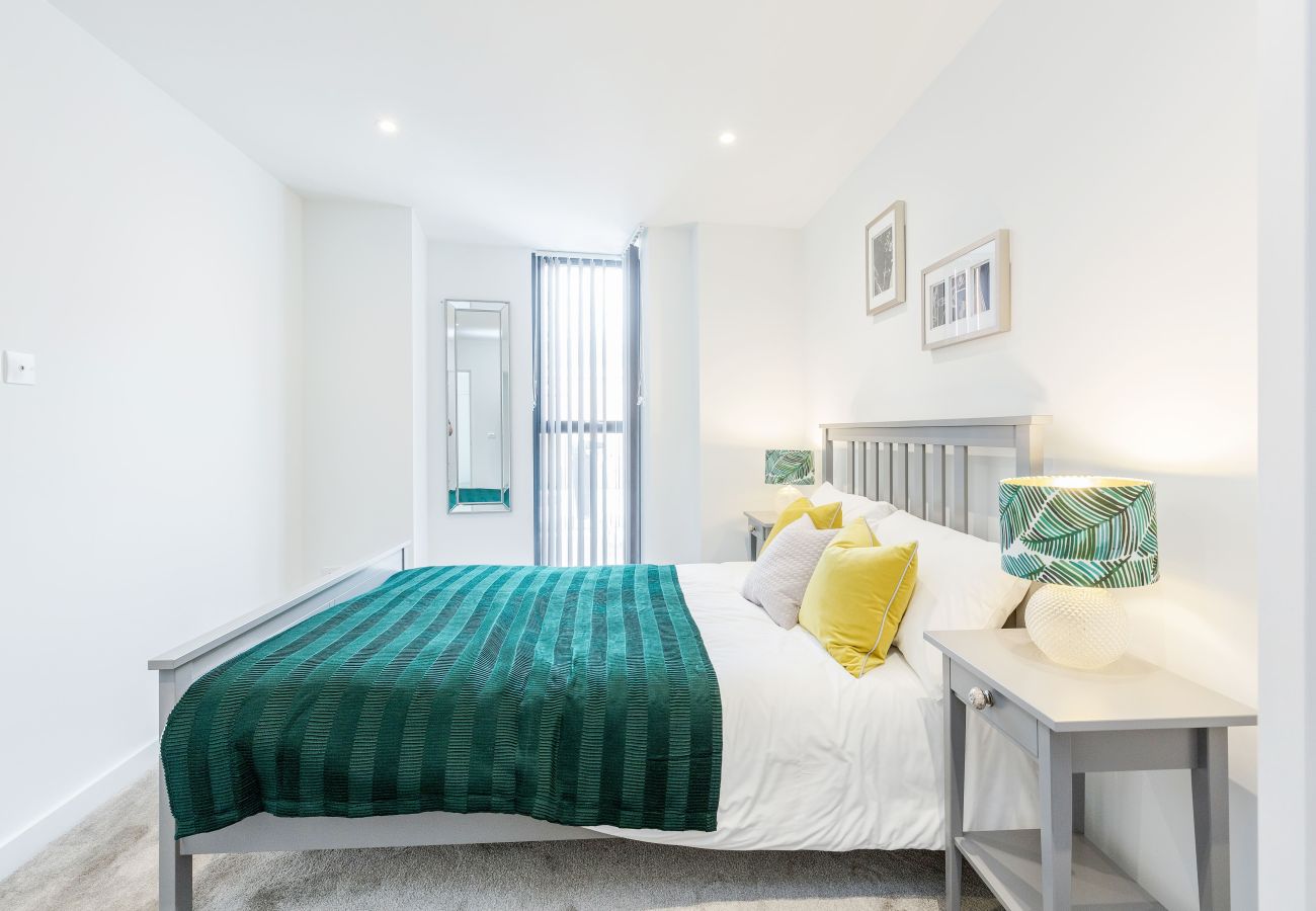 Apartment in London - Bermondsey Hideaway | Sleeps 8 | Wild Roses