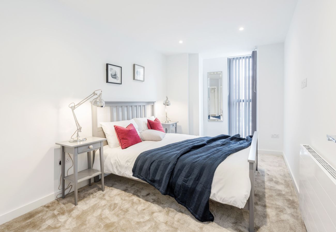 Apartment in London - Bermondsey Hideaway | Sleeps 8 | Wild Roses